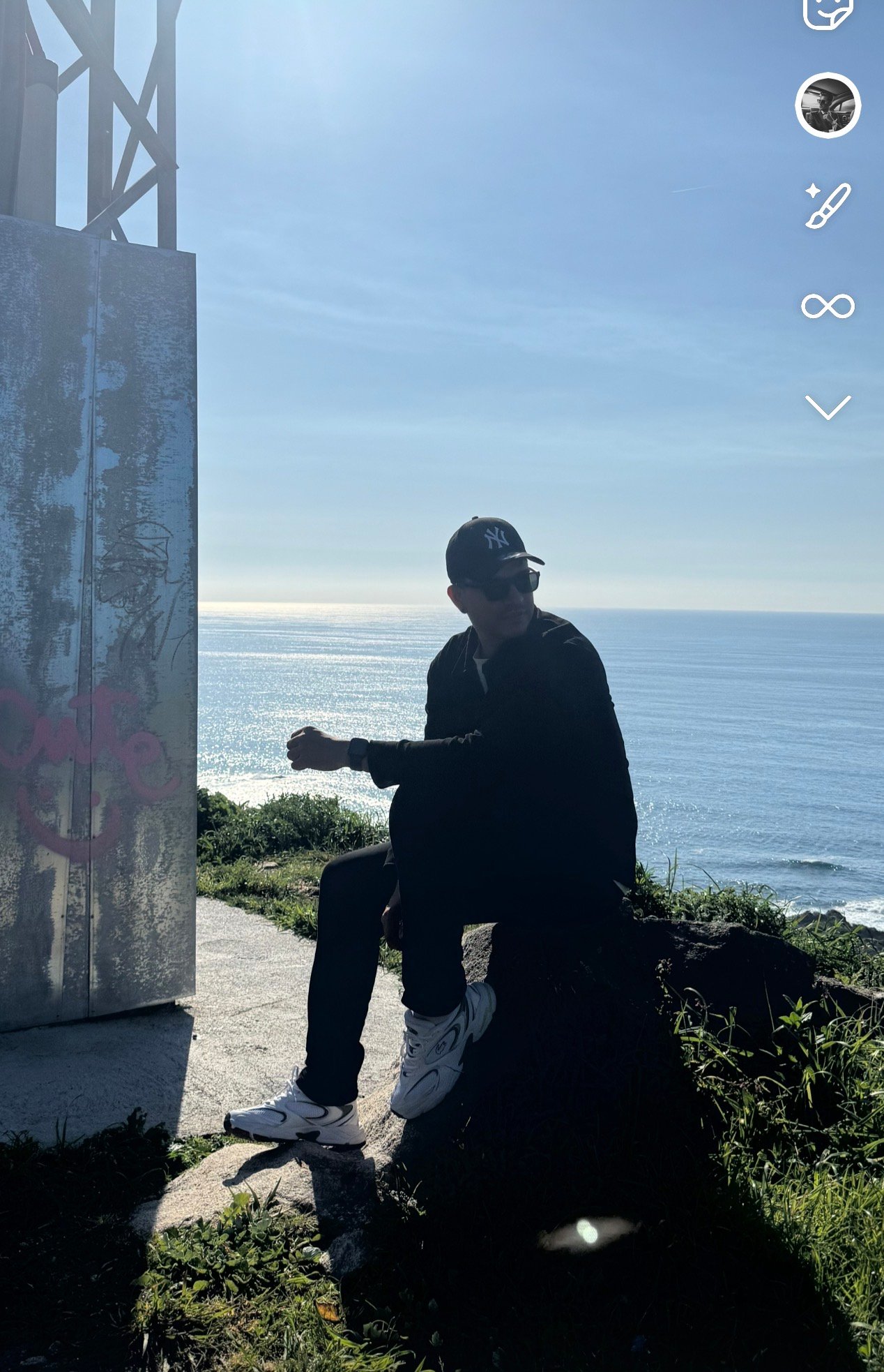 David CH Ruiz junto al mar